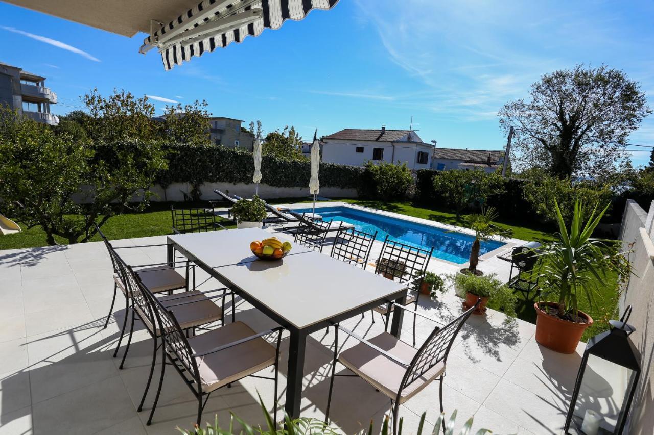 Villa Elysium - Beautiful Family House With Heated Pool Kaštela Kültér fotó