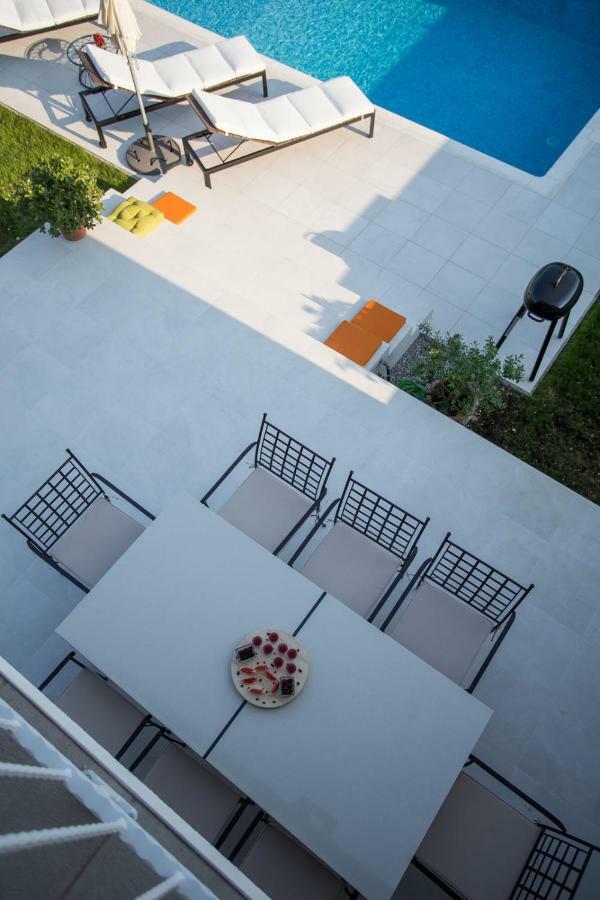 Villa Elysium - Beautiful Family House With Heated Pool Kaštela Kültér fotó