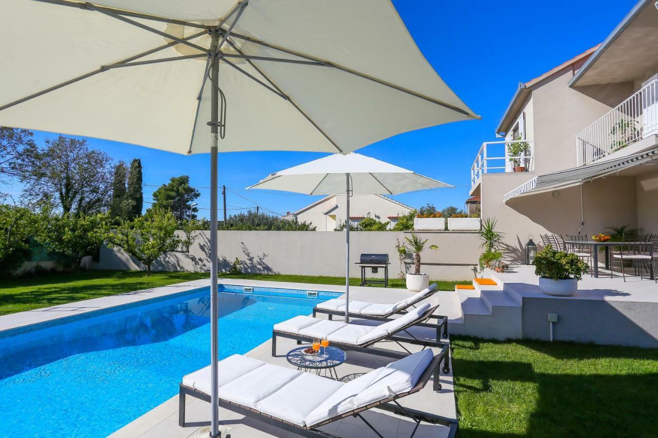 Villa Elysium - Beautiful Family House With Heated Pool Kaštela Kültér fotó